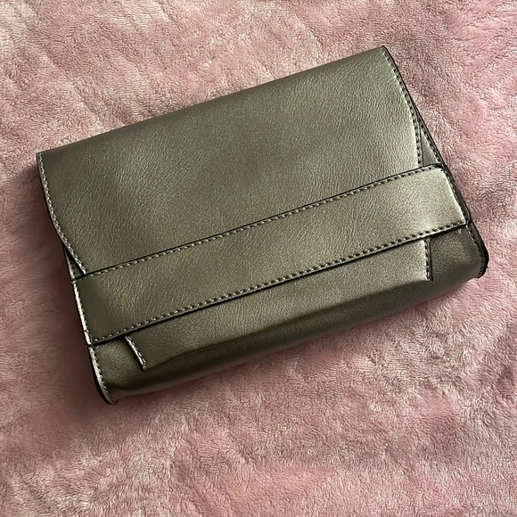 summer & rose Handbags - Silver Crossbody Bag